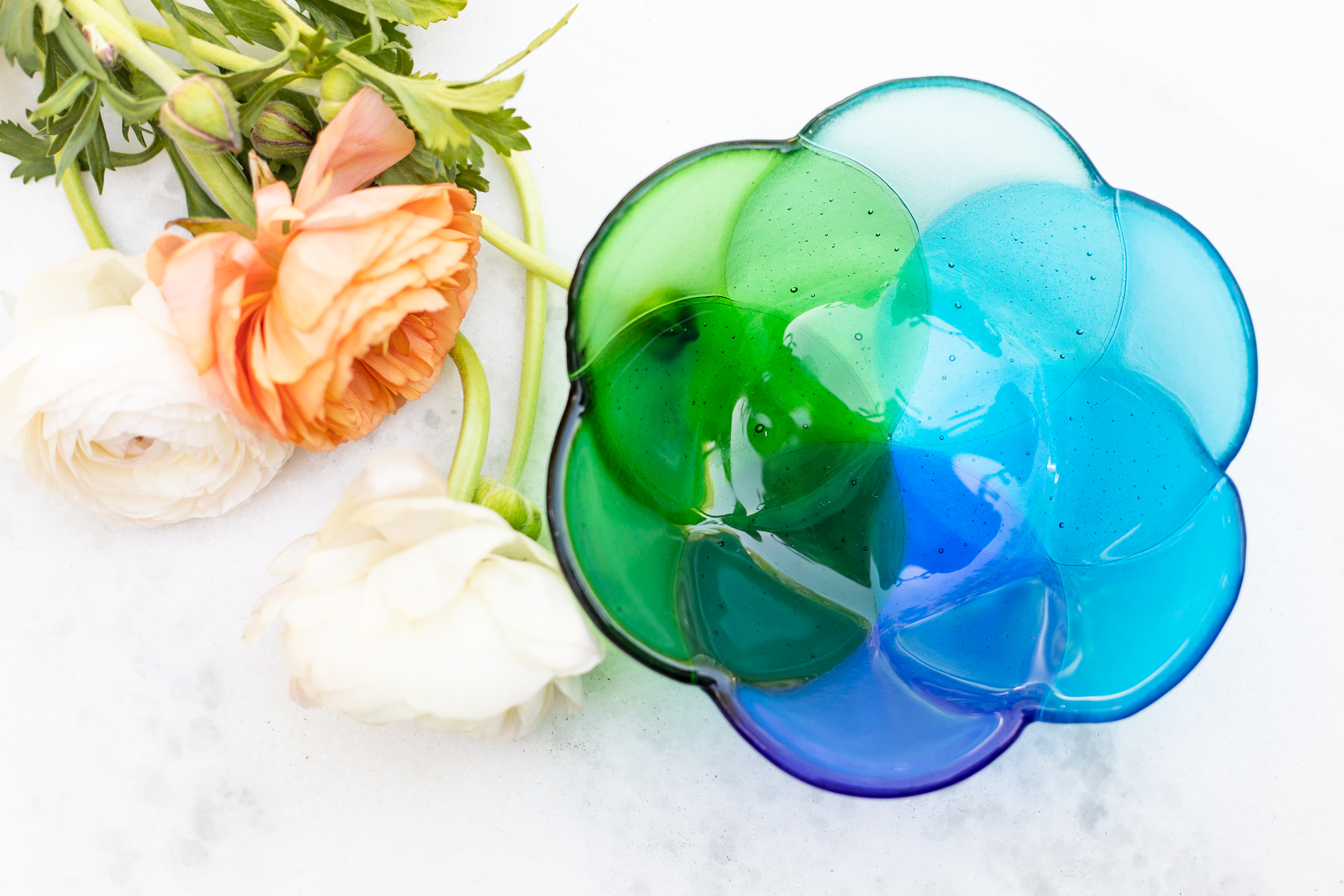 Jasmine Bowl clear glass bowl with a bouquet of springtime flowers